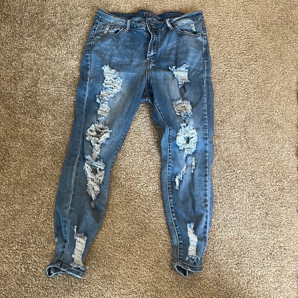 Ripped skinny jeans
